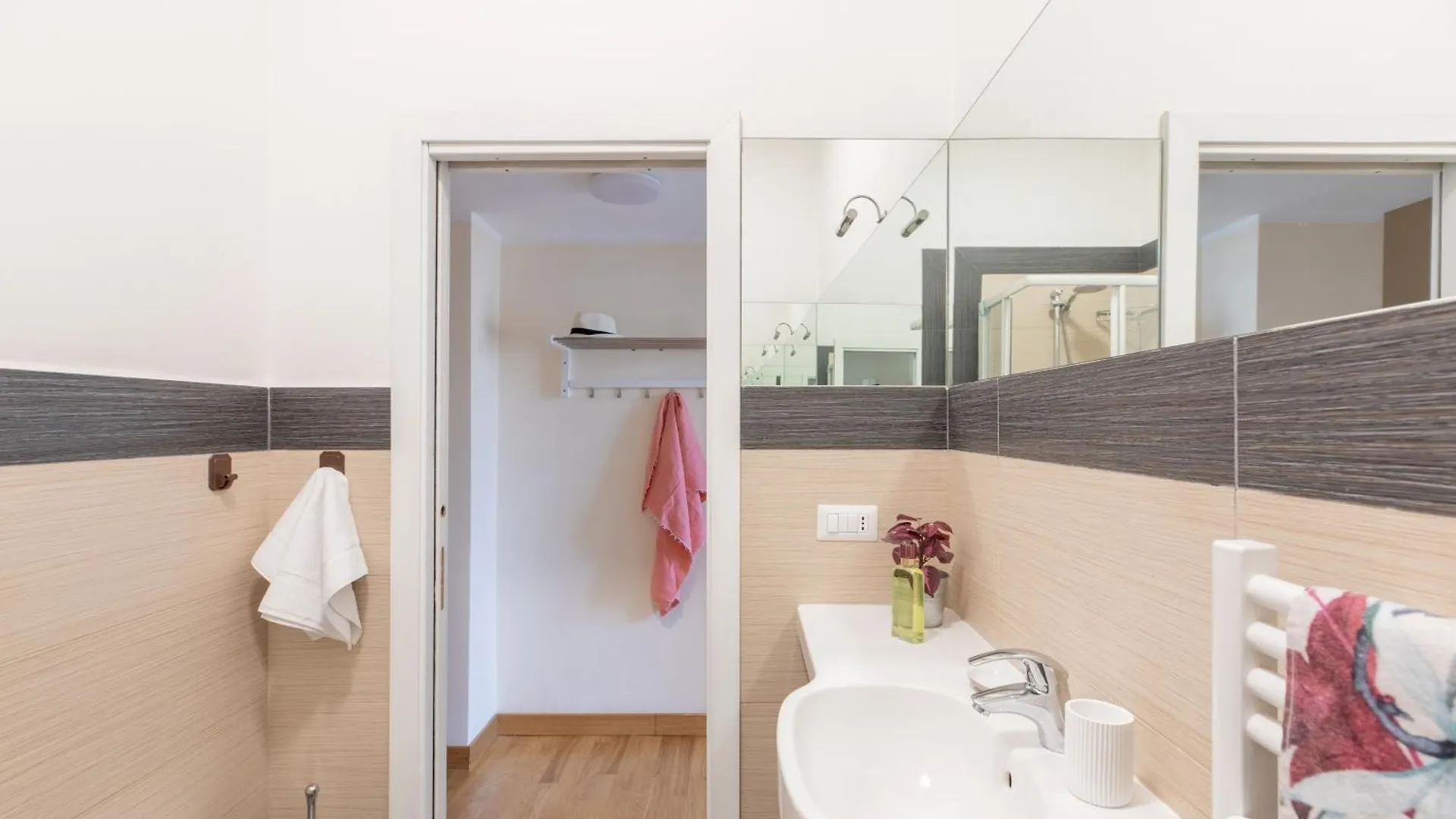 Apartment Iflat Bright & Comfy 2-Bedroom Apt Near Vatican Rome